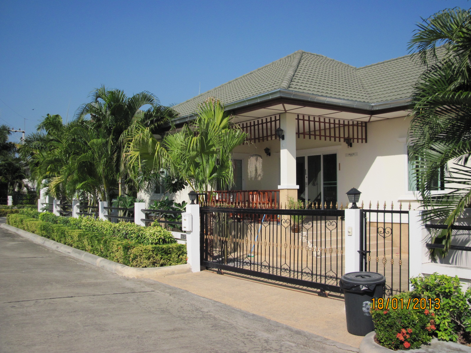 Hus med pool i hua hin thailand till salu