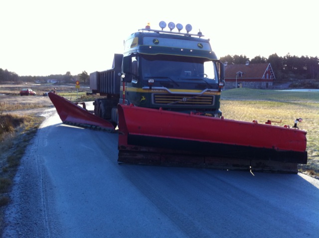 Snow fighter är redo, totalt har företaget 4 enheter som kör snö och halkbekämpar
