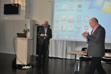 Jan Philipsson höll en mycket intressant föreläsning i avelslära. Till höger står FNH:s ordförande Kåre Gustavsson Jan Philipsson höll en mycket intressant föreläsning i avelslära. Till höger står FNH:s ordförande Kåre Gustavsson