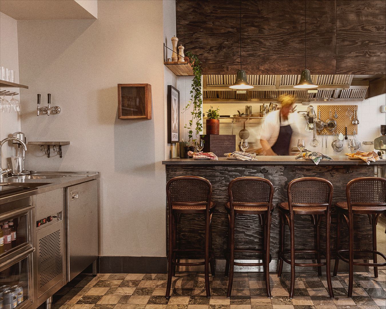 Omtyckt Kvarterskrog/Vinbar i Västerås. bild 1