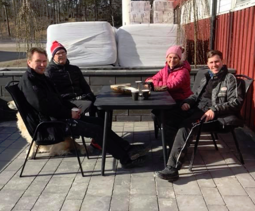 En fikapaus mellan jobben! Göran Pettersson, Claes o Maria Hellgren, äger Corona Run. En fikapaus mellan jobben! Göran Pettersson, Claes o Maria Hellgren, äger Corona Run.