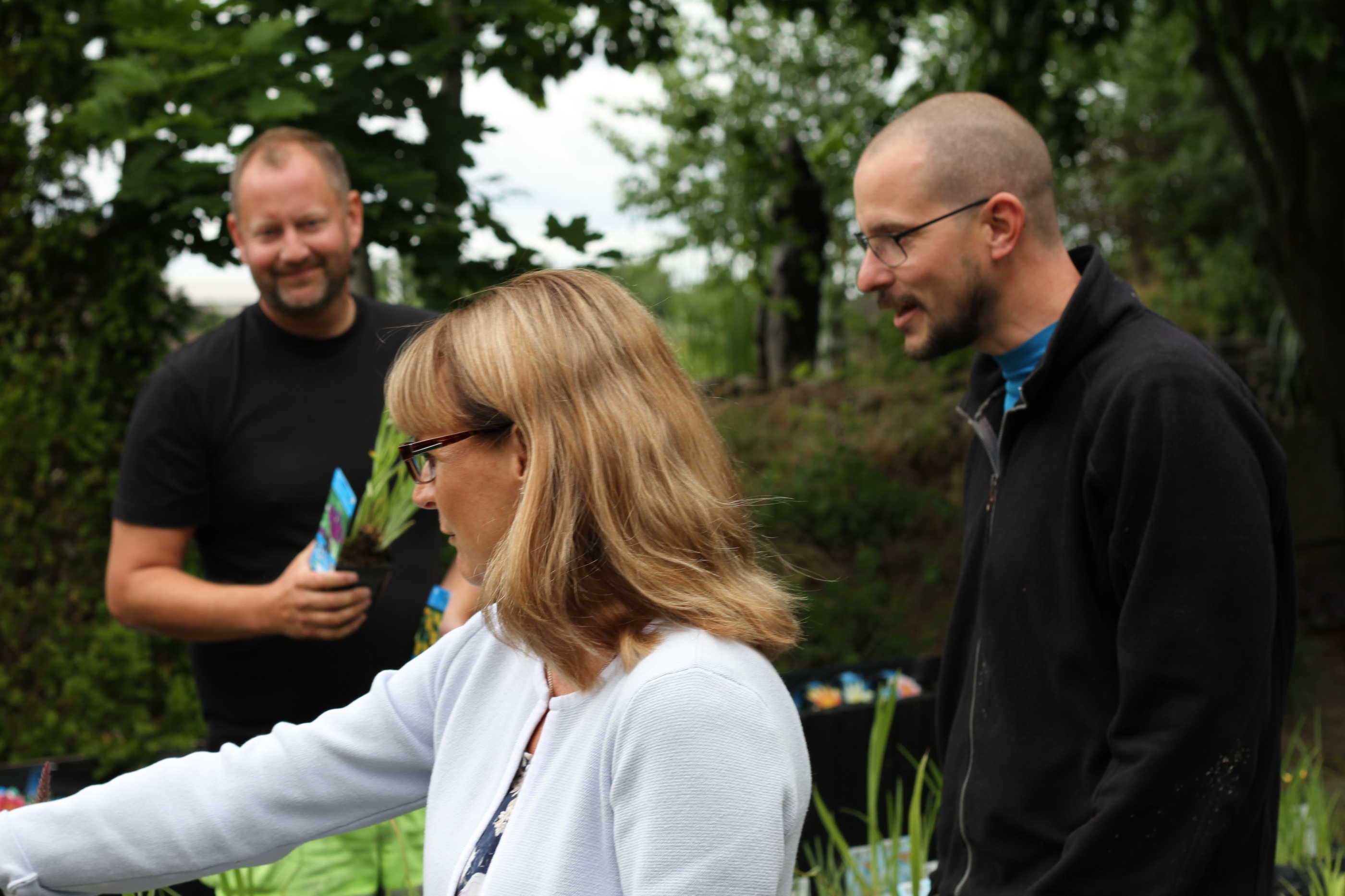 Kontakta Carola Axelsson, 37 r, nnestad. 37 r och bor i en villa p 150 kvm i nnestad tillsammans med Tommy Axelsson. Trffa singlar nra nnestad! Carola Axelsson, Vstra Bockebcksvgen 70, nnestad