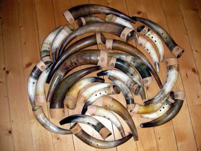 A small bunch of horns set for documentation. When I have been working with cowhorn making for about 40 years, there are countless horns passing through my workshop. I make horns from about 20 cm to about 80 cm. You can get horns in "normal" tuned keyes, but most do are in "cow-minor" A small bunch of horns set for documentation. When I have been working with cowhorn making for about 40 years, there are countless horns passing through my workshop. I make horns from about 20 cm to about 80 cm. You can get horns in "normal" tuned keyes, but most do are in "cow-minor"