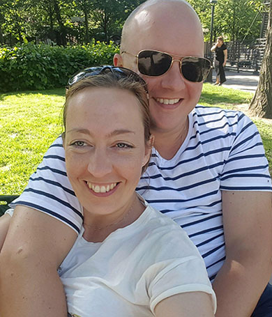2017 Jag och Patrik myser på en parkbänk i Stockholm 2017 Jag och Patrik myser på en parkbänk i Stockholm