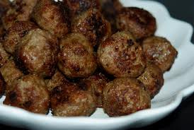 Hundens, ja jag gör det du vill men då vill jag ha en köttbulle :) Hundens, ja jag gör det du vill men då vill jag ha en köttbulle :)