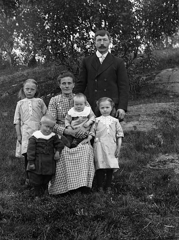 Agnes, Evald, Emma, Evert, Bernhard, Signe Agnes, Evald, Emma, Evert, Bernhard, Signe
